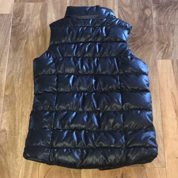 EUC Black Frost Free Puffer Vest - Picture 2 of 3